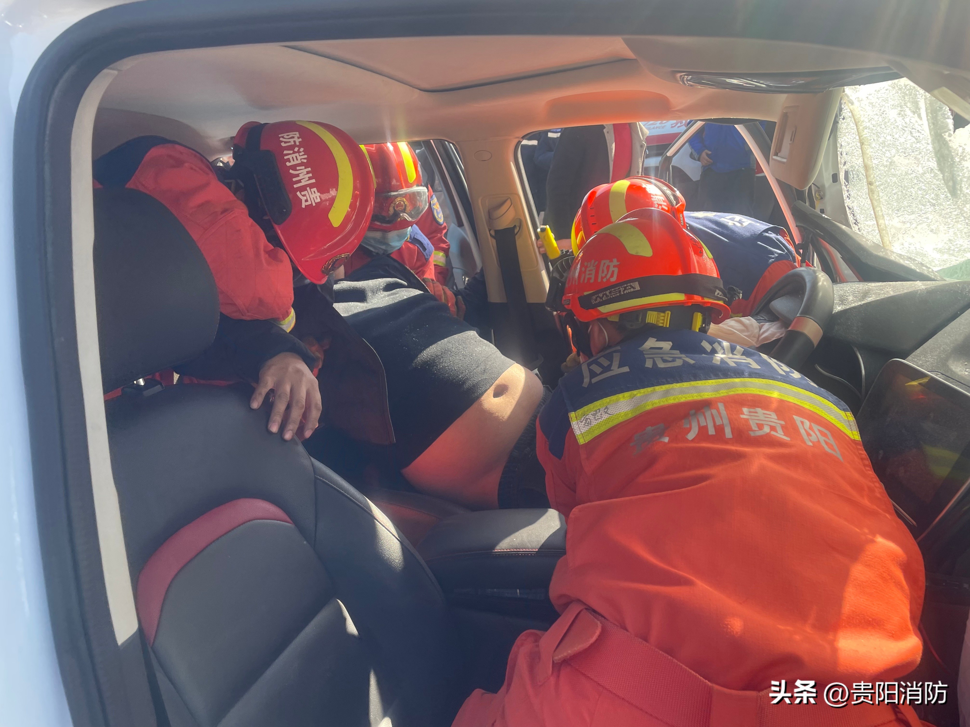 开阳桥两车对撞,丰台开阳桥附近两车相撞