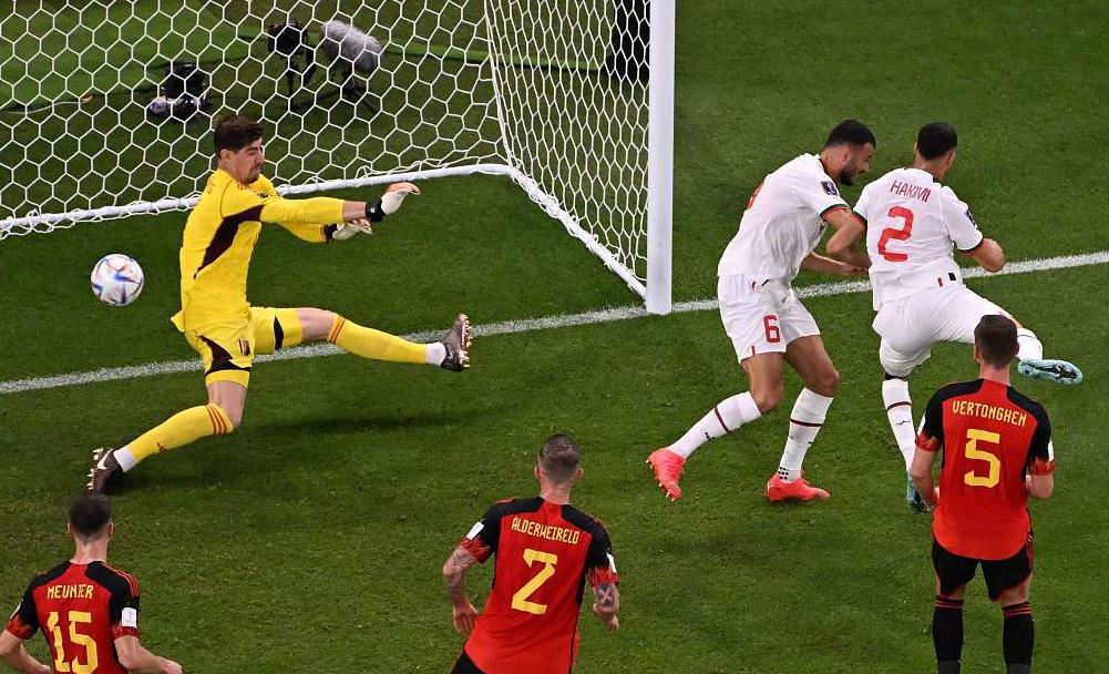 摩洛哥队齐耶什破门,齐耶什任意球视频阿贾克斯