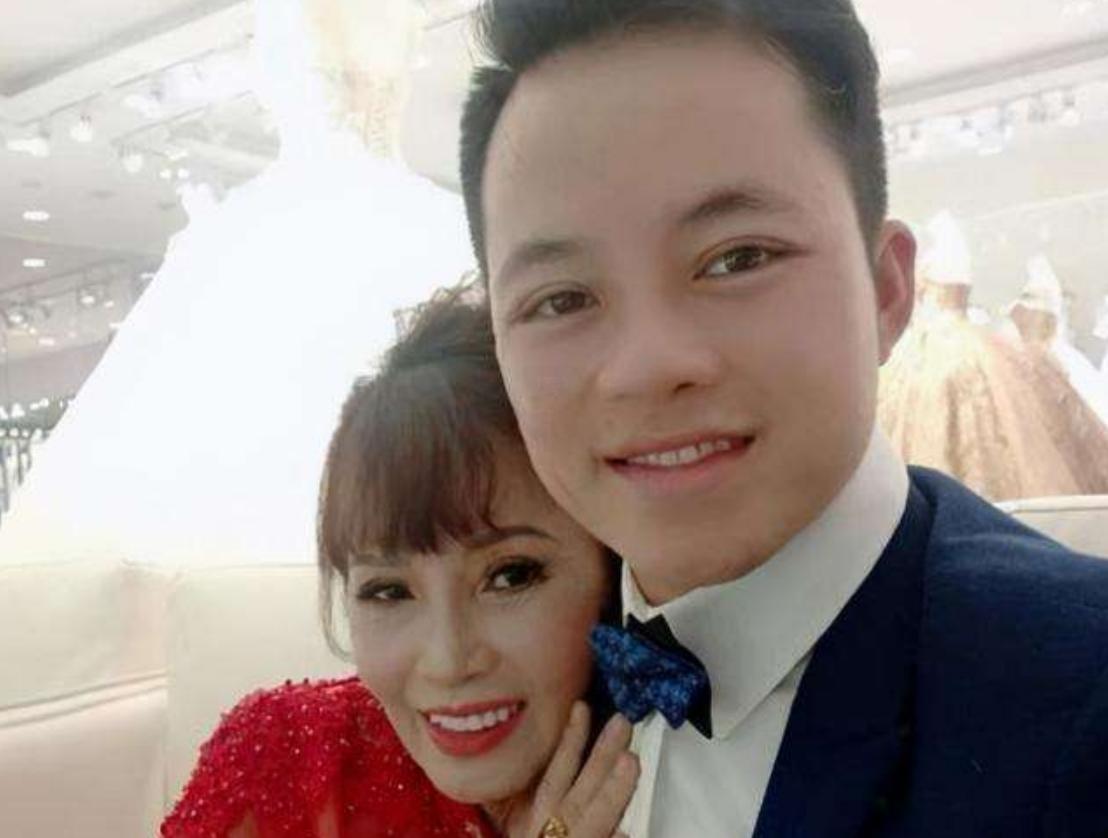 越南62岁老妇嫁给27岁小伙，还为他多次整容，如今却肿得不能看
