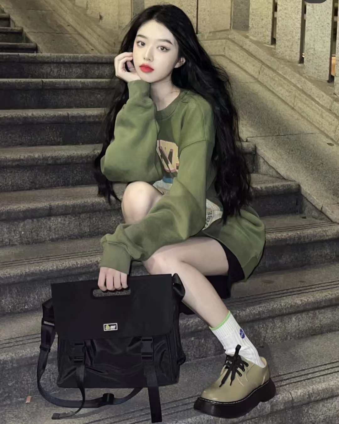 绿色衣服搭配什么颜色好看效果图,绿色最经典的三种颜色搭配