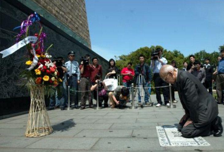 2004年，一位日本老兵来到黑龙江，指着地面：下面有一百多箱*药弹**