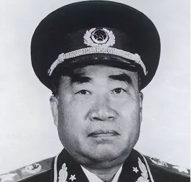 蒋介石如何评价十大元帅？唯有*德朱**可称上帅，贺龙这个人太可怕了