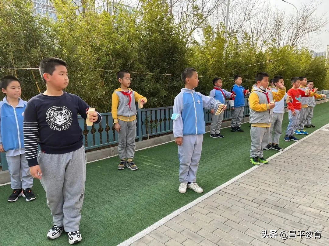 90多门课程助力巩华娃学足学好