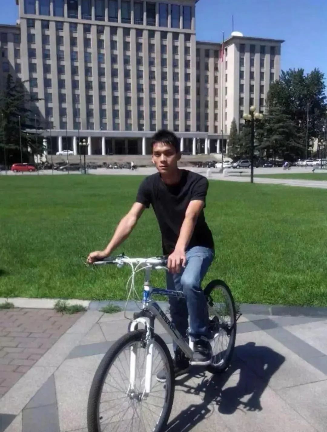 唐尚珺父亲因超生被丢教师工作，患舌癌到死都不知道儿子没上大学