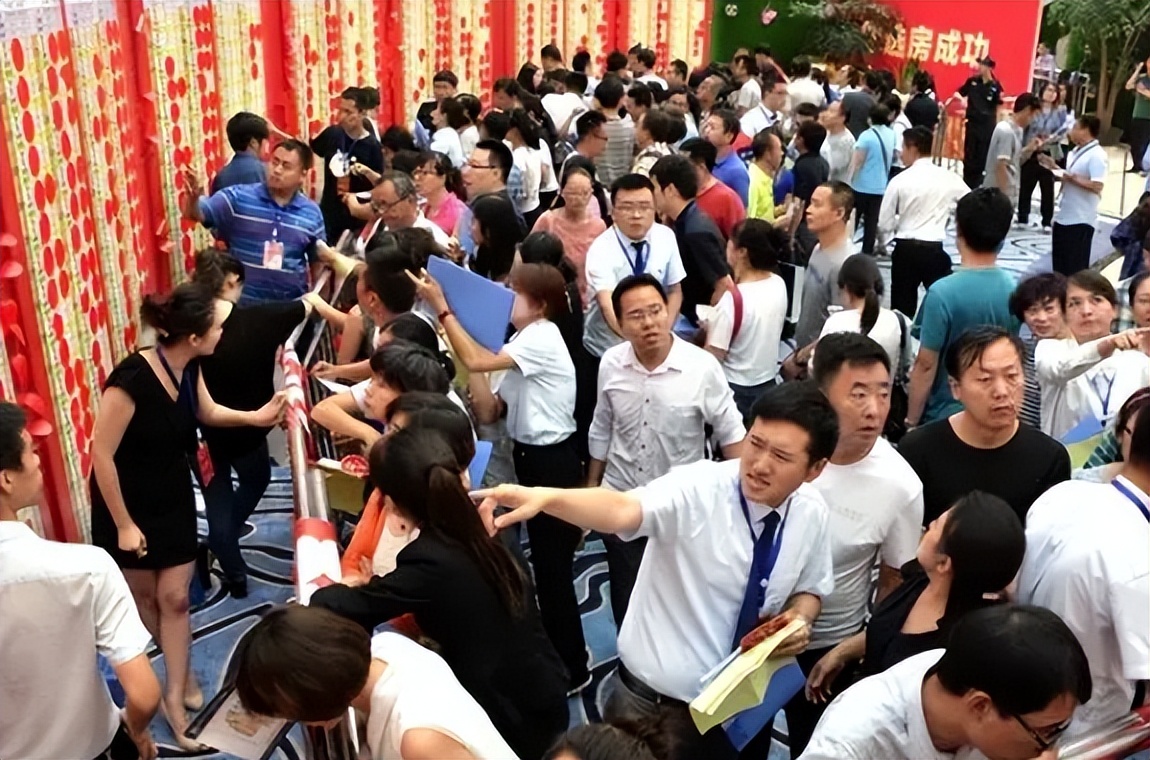 明年房地产先抑后扬,明年房地产发展要稳中求进