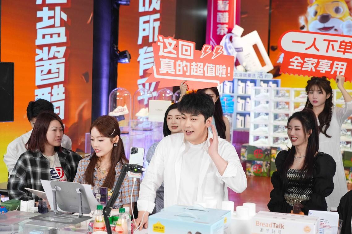 辛巴为辛选用户精选百余品牌商品，“线上”模式助农售桃