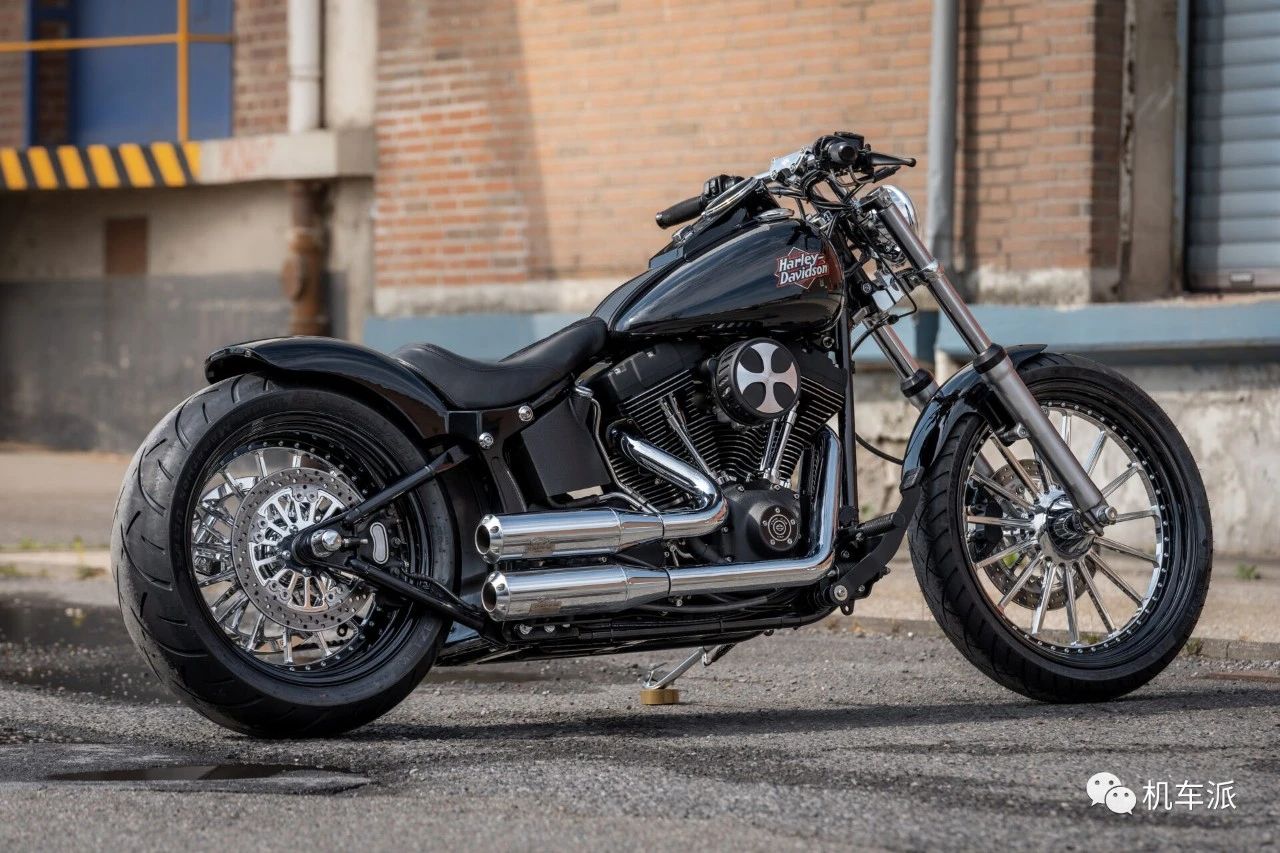 哈雷夜路德定制版改装案例,哈雷夜行者旅行改装