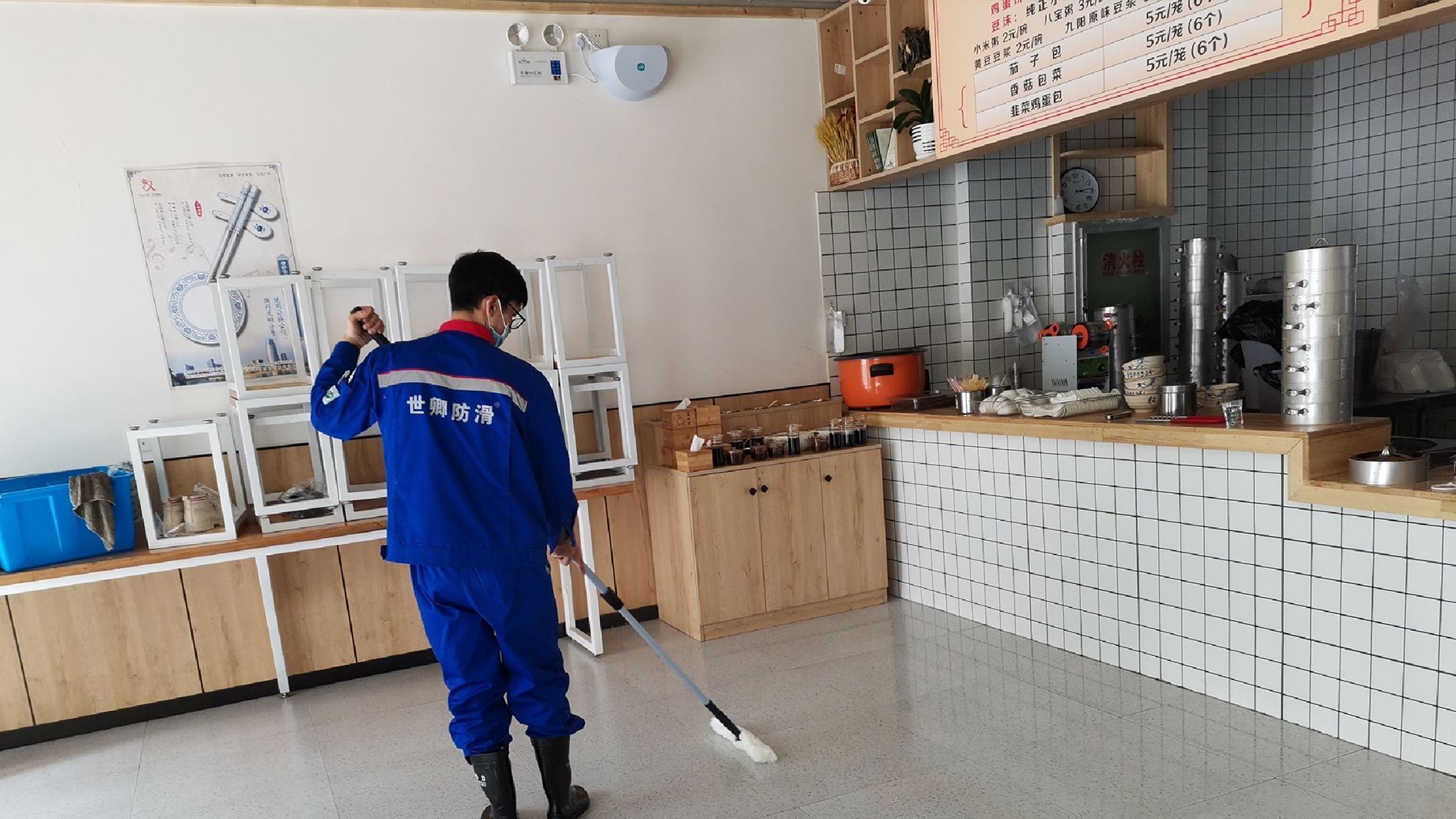 世卿防滑施工全过程,畅步防滑和世卿防滑哪个好