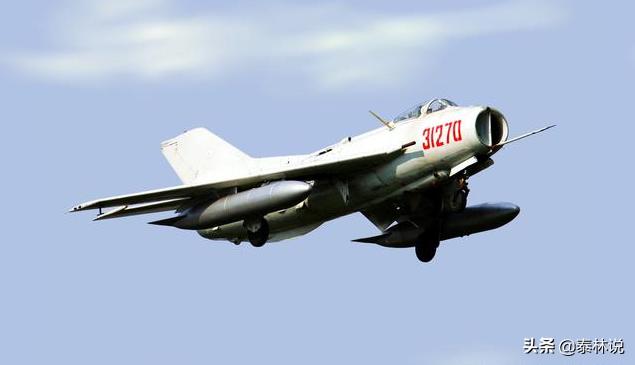 1964年，邹广如打光*弹子**后驾机向美军飞机撞去，歼-6却突然失控