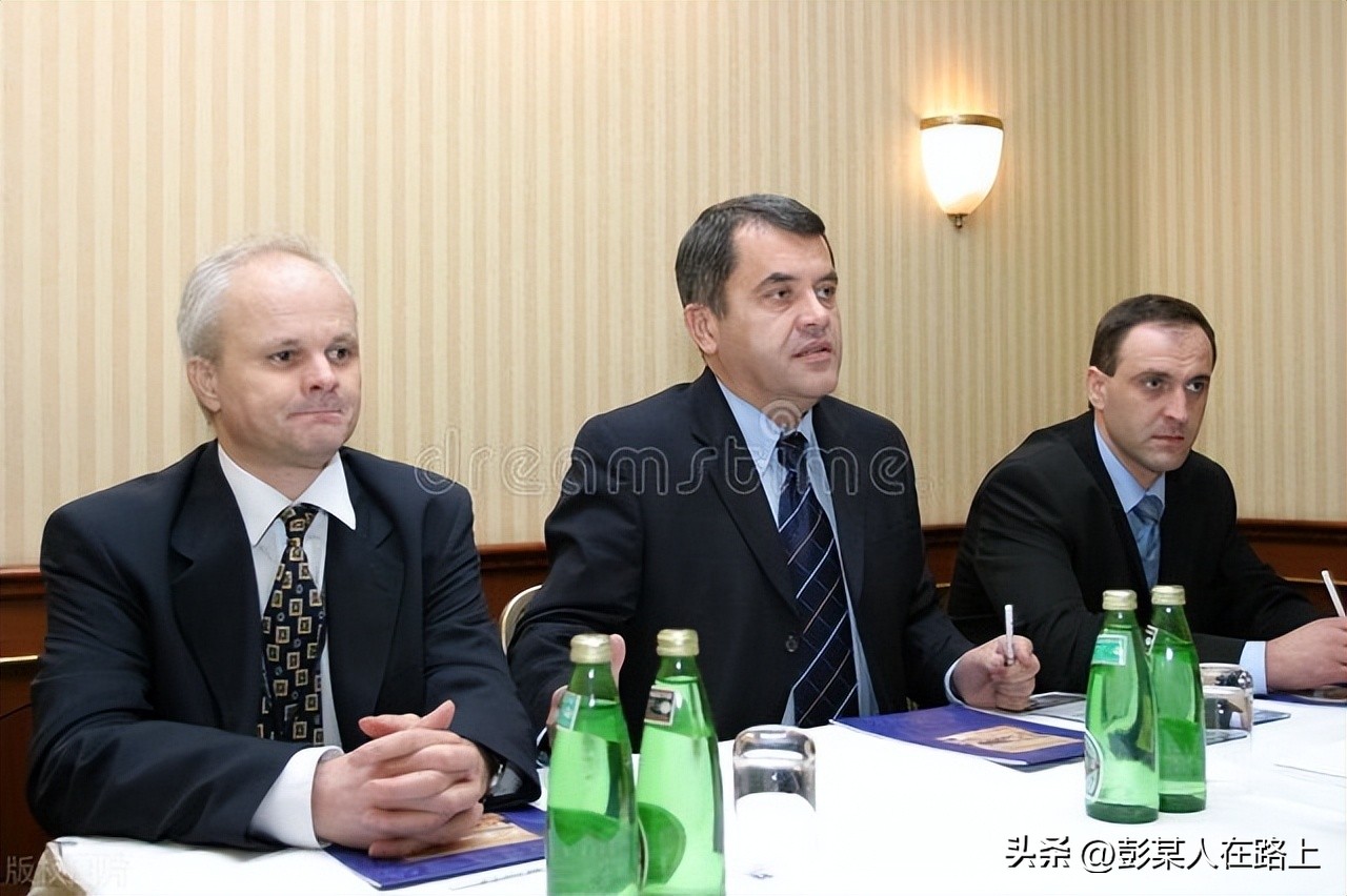 董事长总裁ceo谁是老大,公司里董事长ceo总裁总经理谁官大