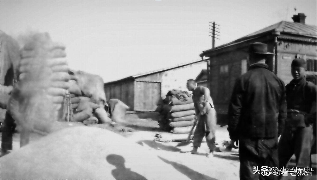 日军兽行：当着男人的面玷污了女儿，临走还残忍割下妻子乳房