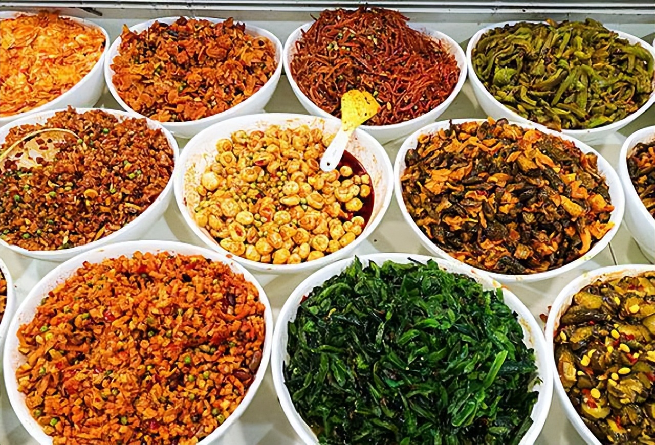 人为啥喜欢吃高钠食物,如何避免摄入高盐