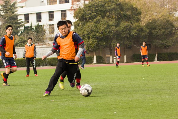 半月板前角损伤自测方法,半月板损伤膝盖疼教你一个动作