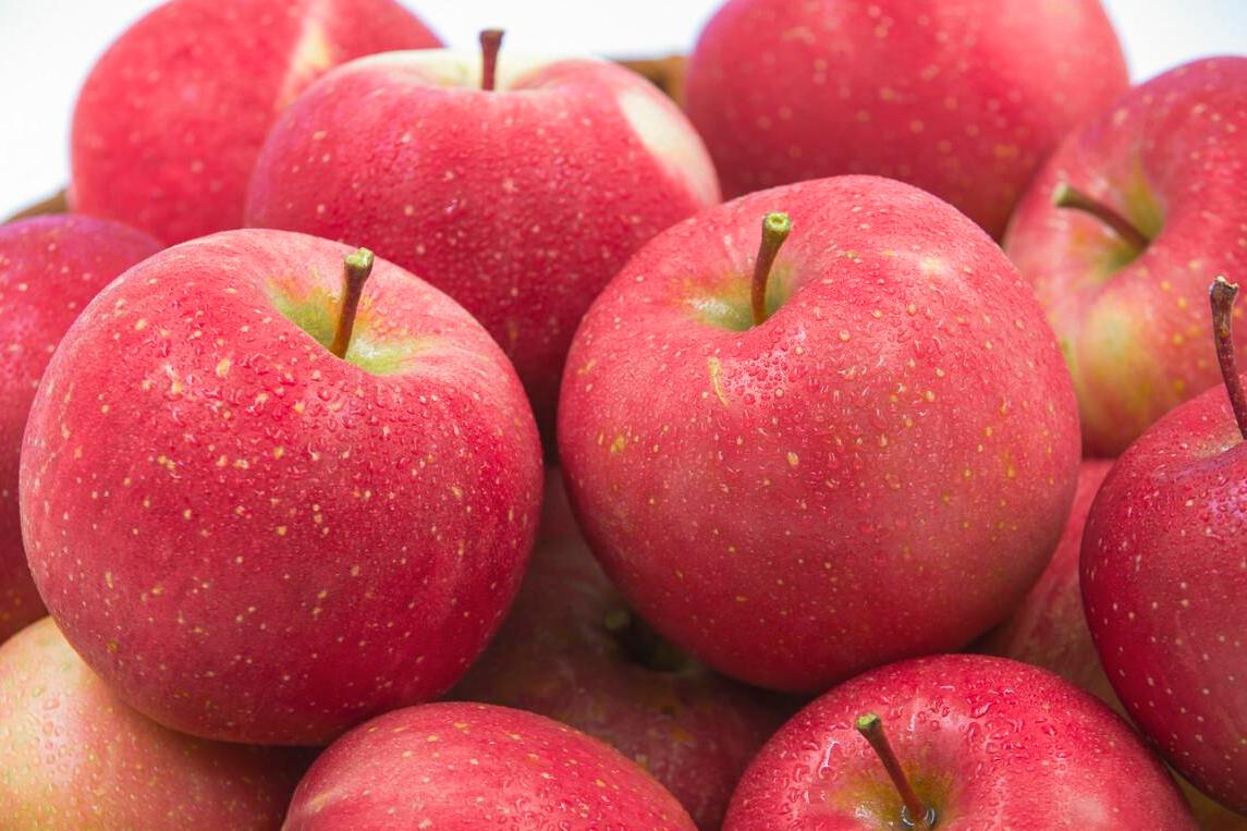 每天吃一个熟苹果功效坚持一周,每天早上都吃一个煮熟的苹果好吗