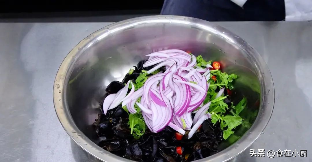 木耳怎么泡干净又快除虫卵,木耳上有很多黑点虫卵还能吃吗