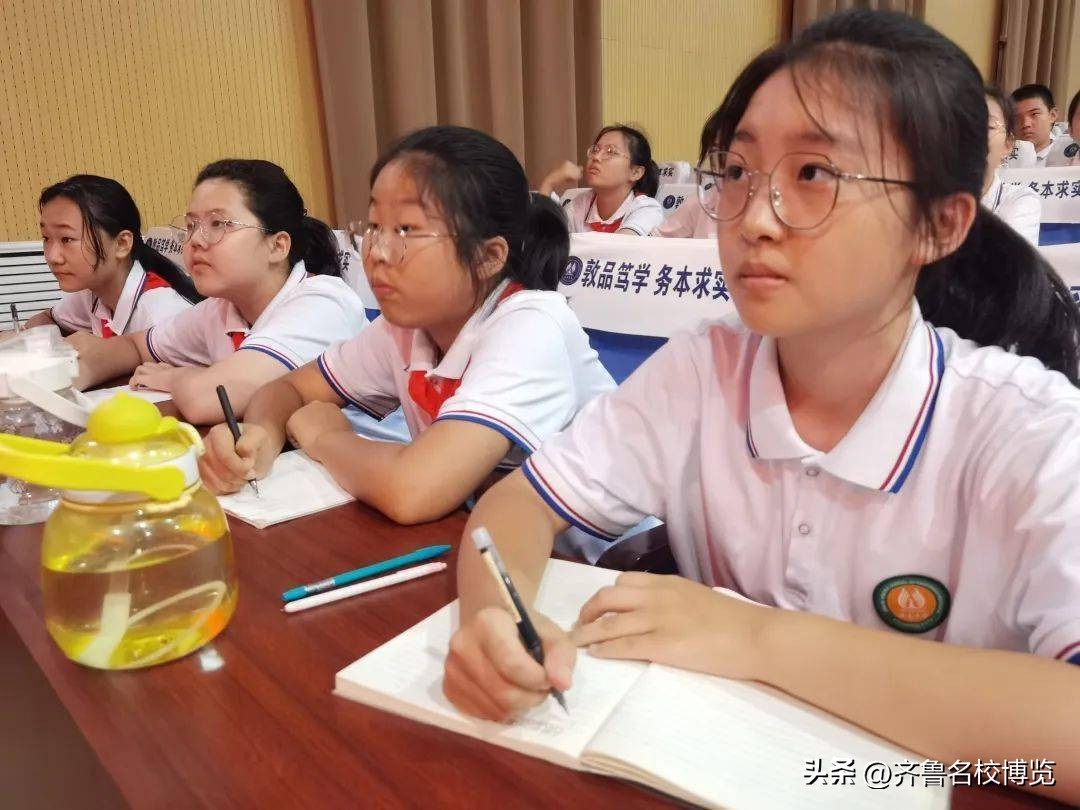 影领人生济南中学初一特色思政课《我和我的父辈》手抄报在线展览