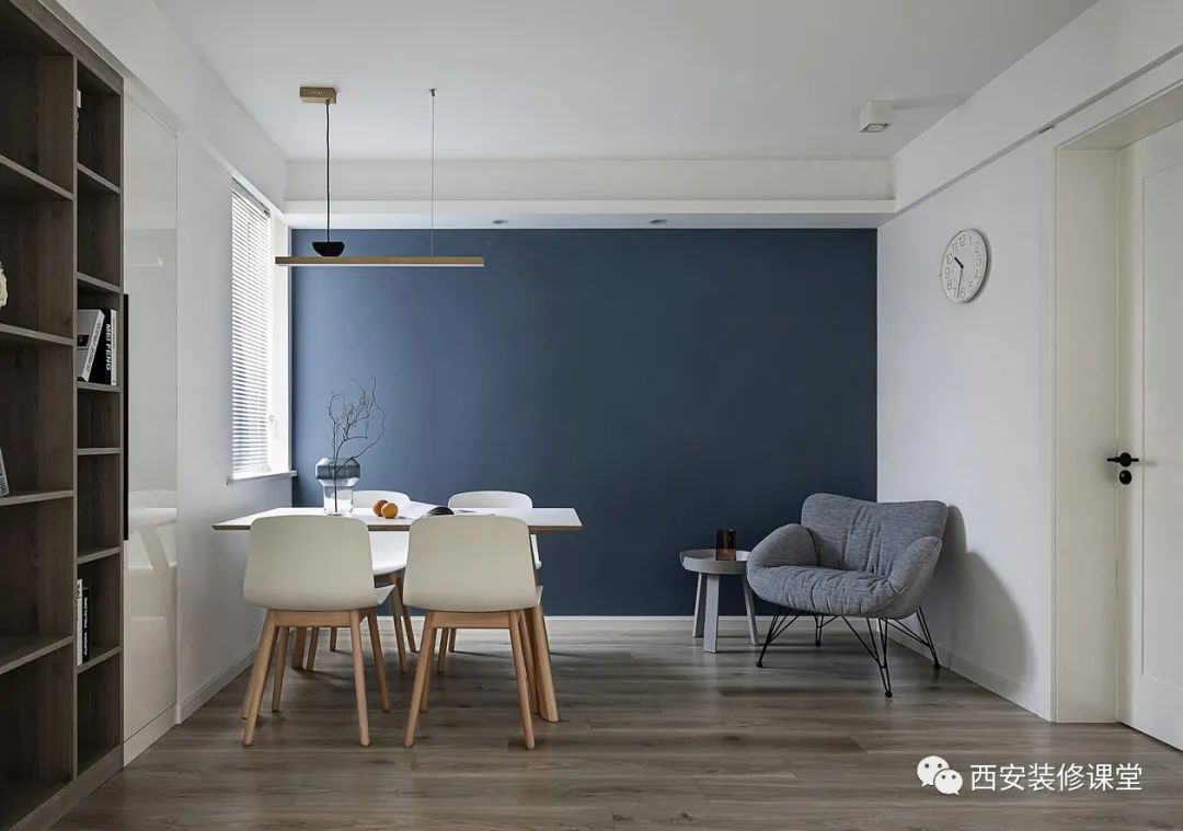 客厅窗户不是落地的怎么装好看,客厅东窗户适合什么窗帘