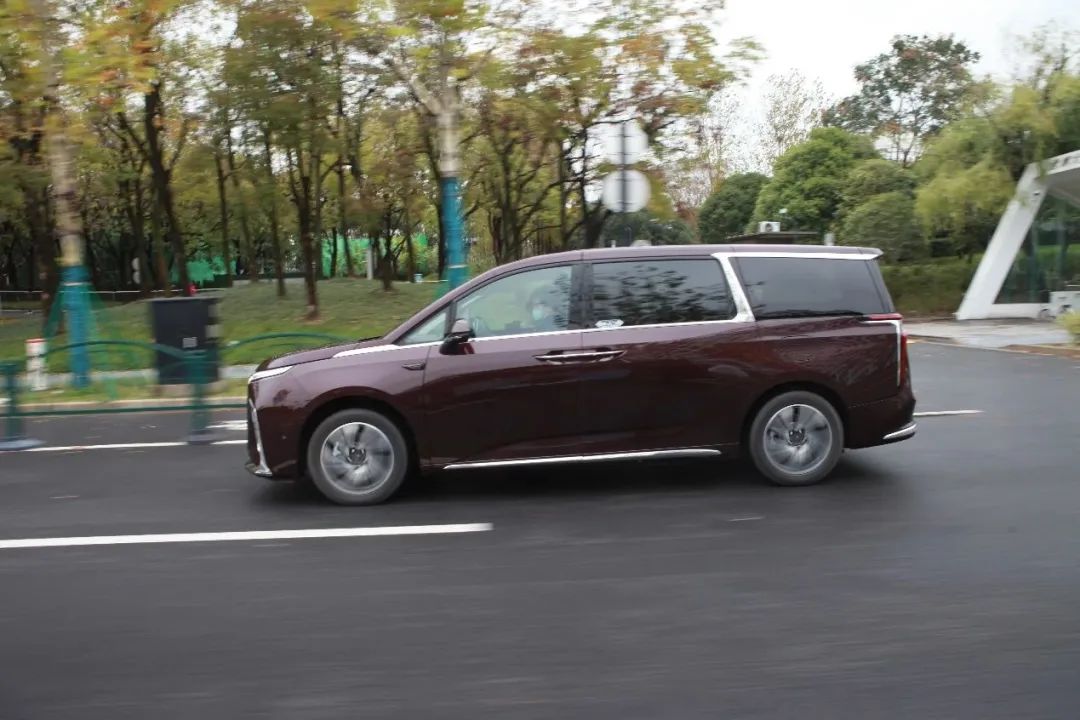 上汽大通maxusg90测评,上汽大通maxusg90测评低配版