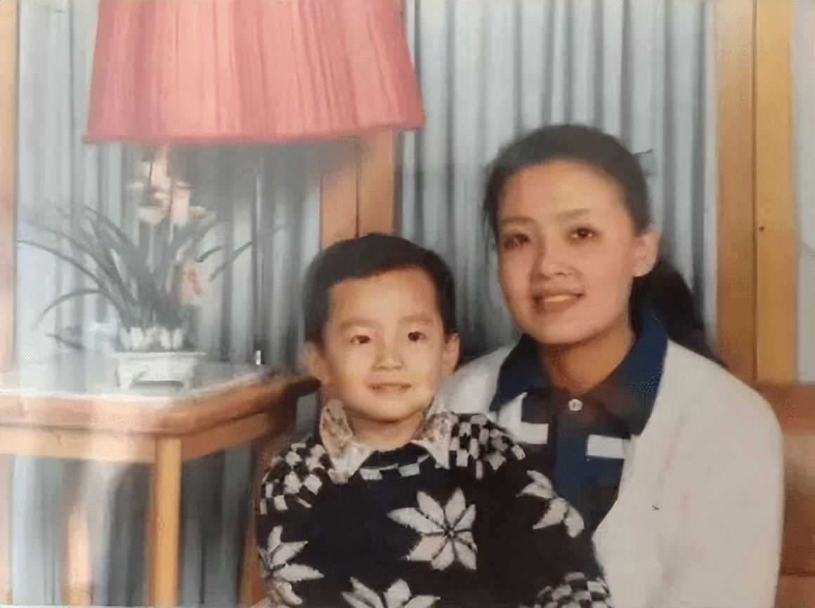 帮汪小菲打赢名画的律师团队,汪小菲给大s剥虾被张雨绮怒怼