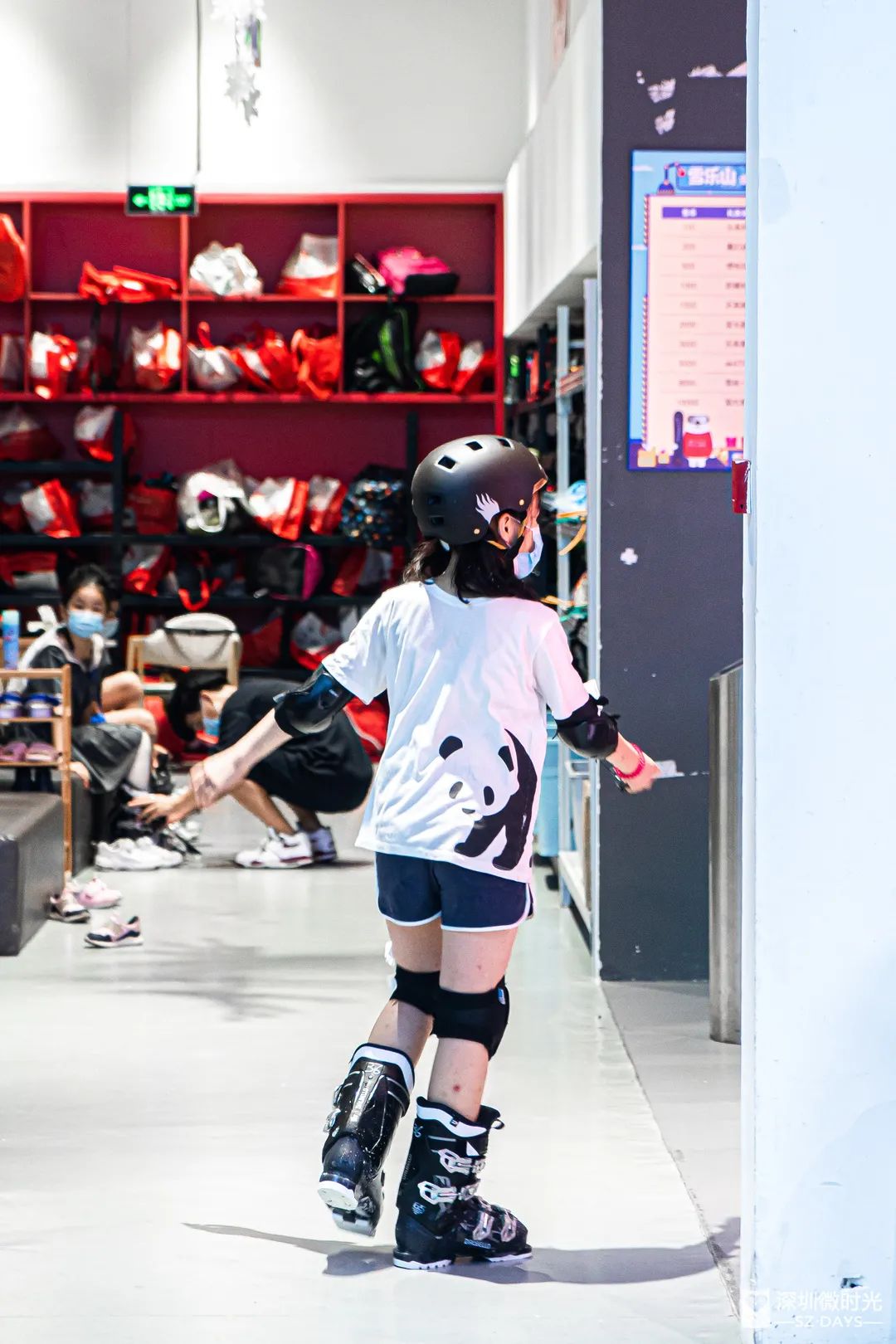 冰雪世界深圳哪来的雪,深圳冰雪世界嬉雪