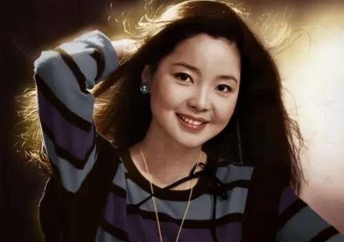 邓丽君被誉为歌甜皇后,甜歌皇后邓丽君罕见照