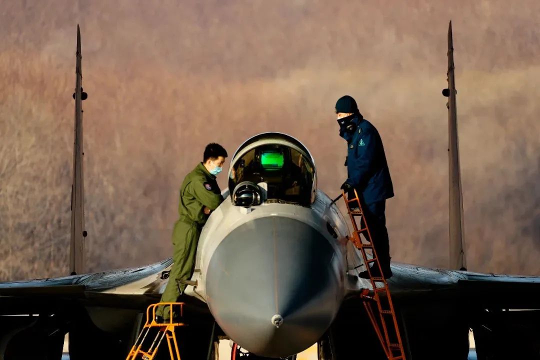 向日夜坚守边关的人民子弟兵致敬,春节向坚守岗位的人民子弟兵致敬