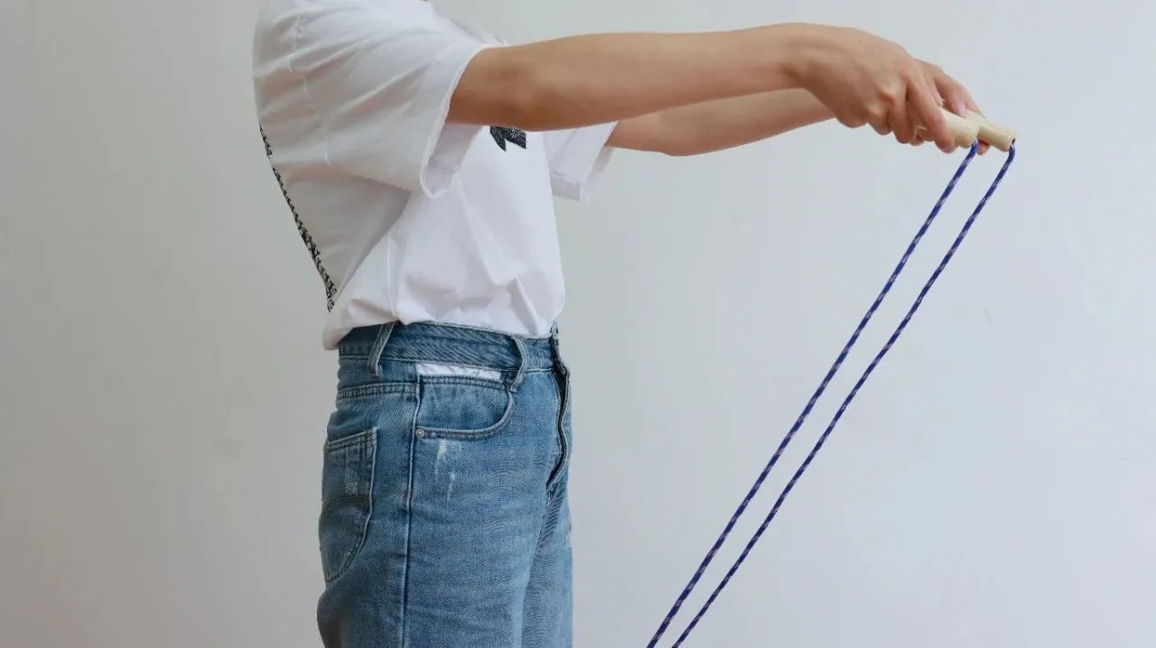 瘦臀深蹲标准动作提升臀线,练臀是要学会伸臀和深蹲