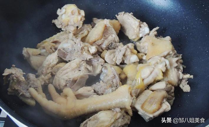 家常鸡汤放什么料炖才好喝,鸡汤放什么料炖的好喝