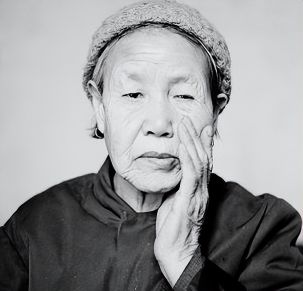 悲壮抗日爱情故事电影,抗日小说中的爱情故事