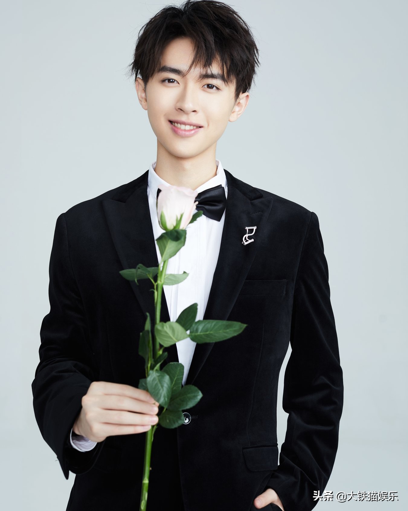 于正又宣一枚校草！10位“于男郎”颜值对比：他眼光在走下坡路？