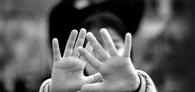 当女性被迫与男性发生性关系时，他戴了安全套，这还算强奸吗？