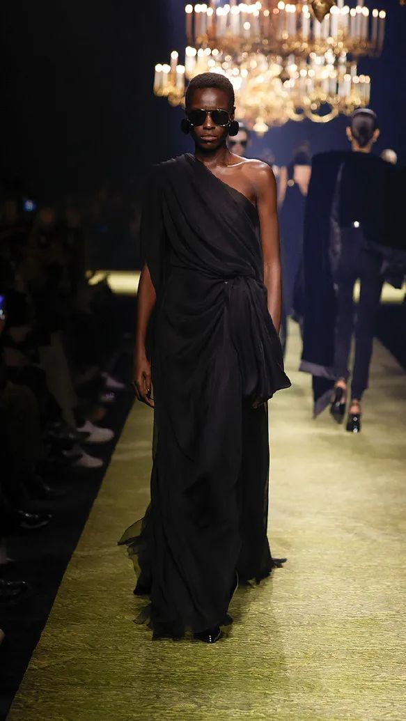 服装行业周期走势,时装潮流走向