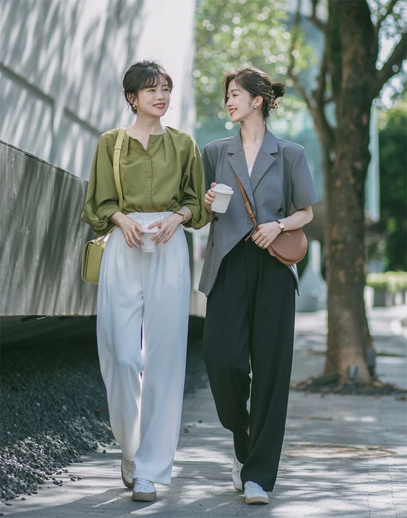 女人穿白裤子最漂亮,女人上了年纪就要穿成熟点