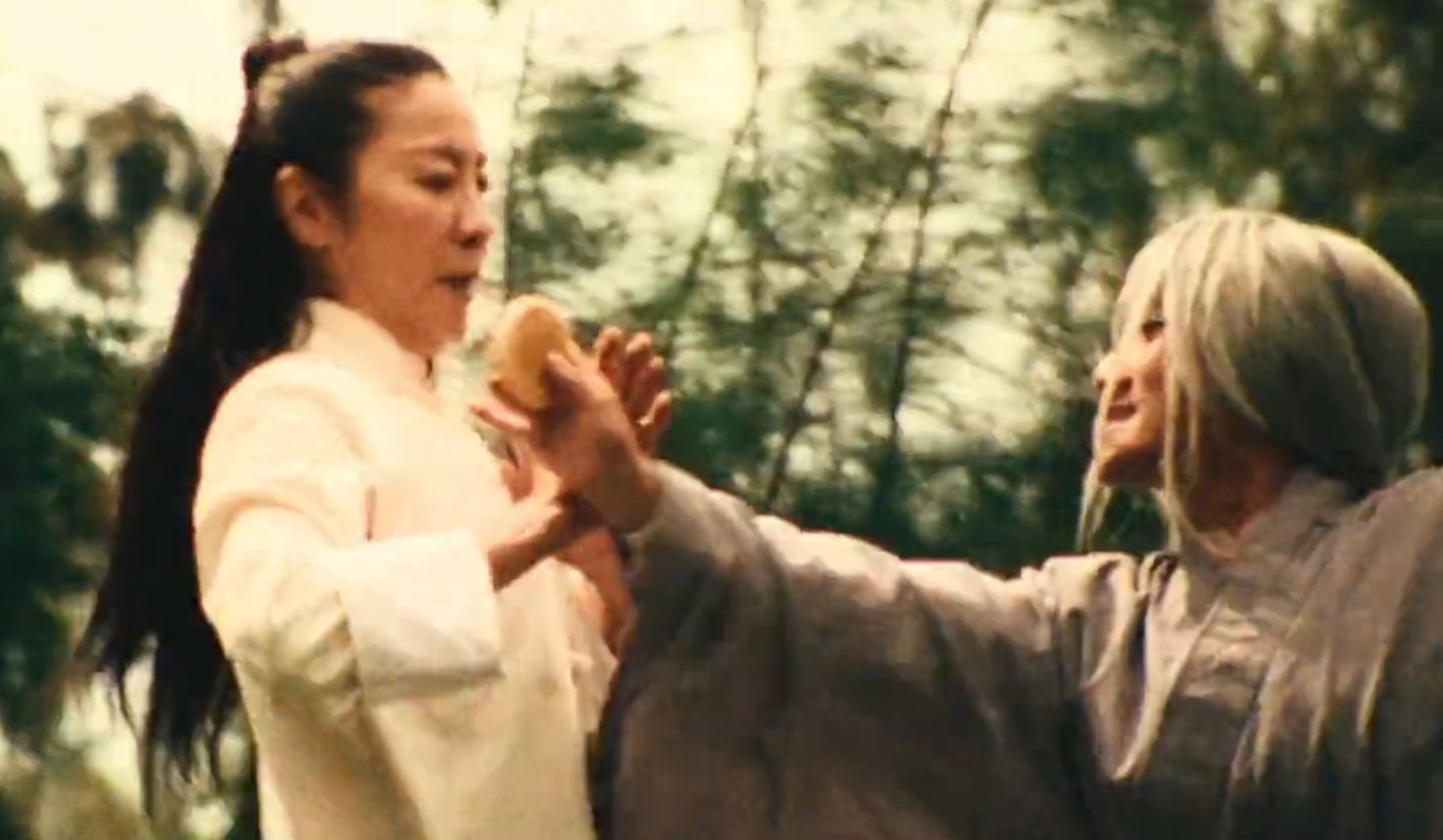 瞬息全宇宙——美国亚裔版的你好，李焕英