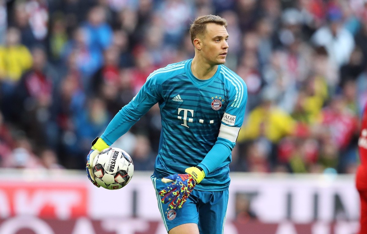 守门员是球场上的最后一道底线,球门前的最后一道防线