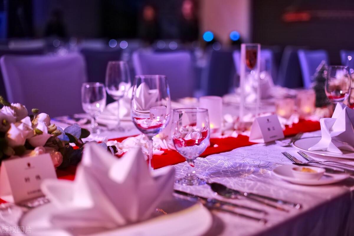 被美化的“国母”，宋美龄真实面目如何？引小罗斯福非议