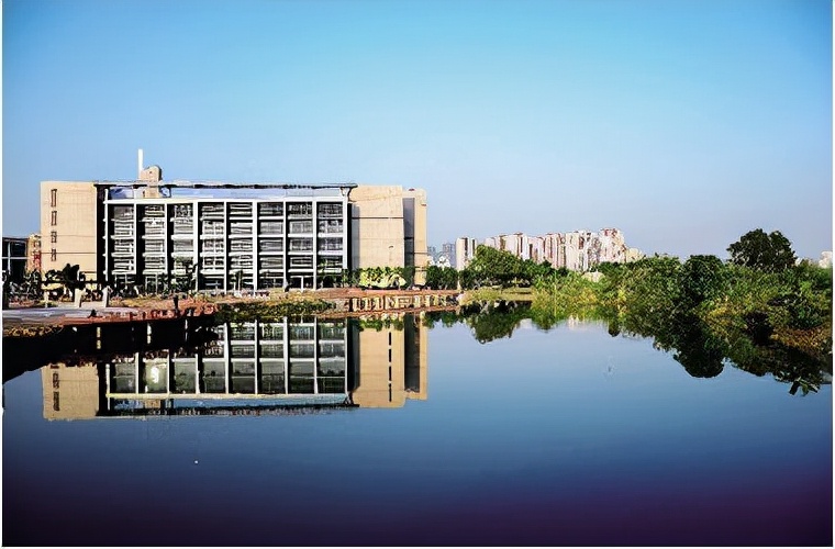 郑州三大有名大学,福州大学郑州大学南昌大学哪个好