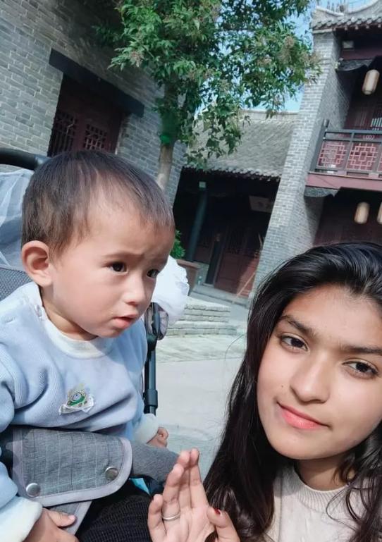 2019年，20岁巴基斯坦美女嫁给一26岁河南农民，如今生活得很幸福