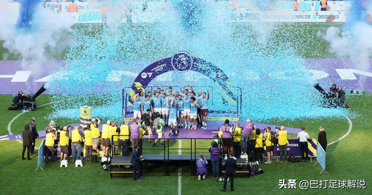 哈兰德何时曼城首秀,哈兰德捧杯