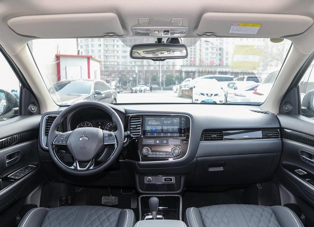 欧蓝德降价了吗,三菱欧蓝德退市后买新款还是老款