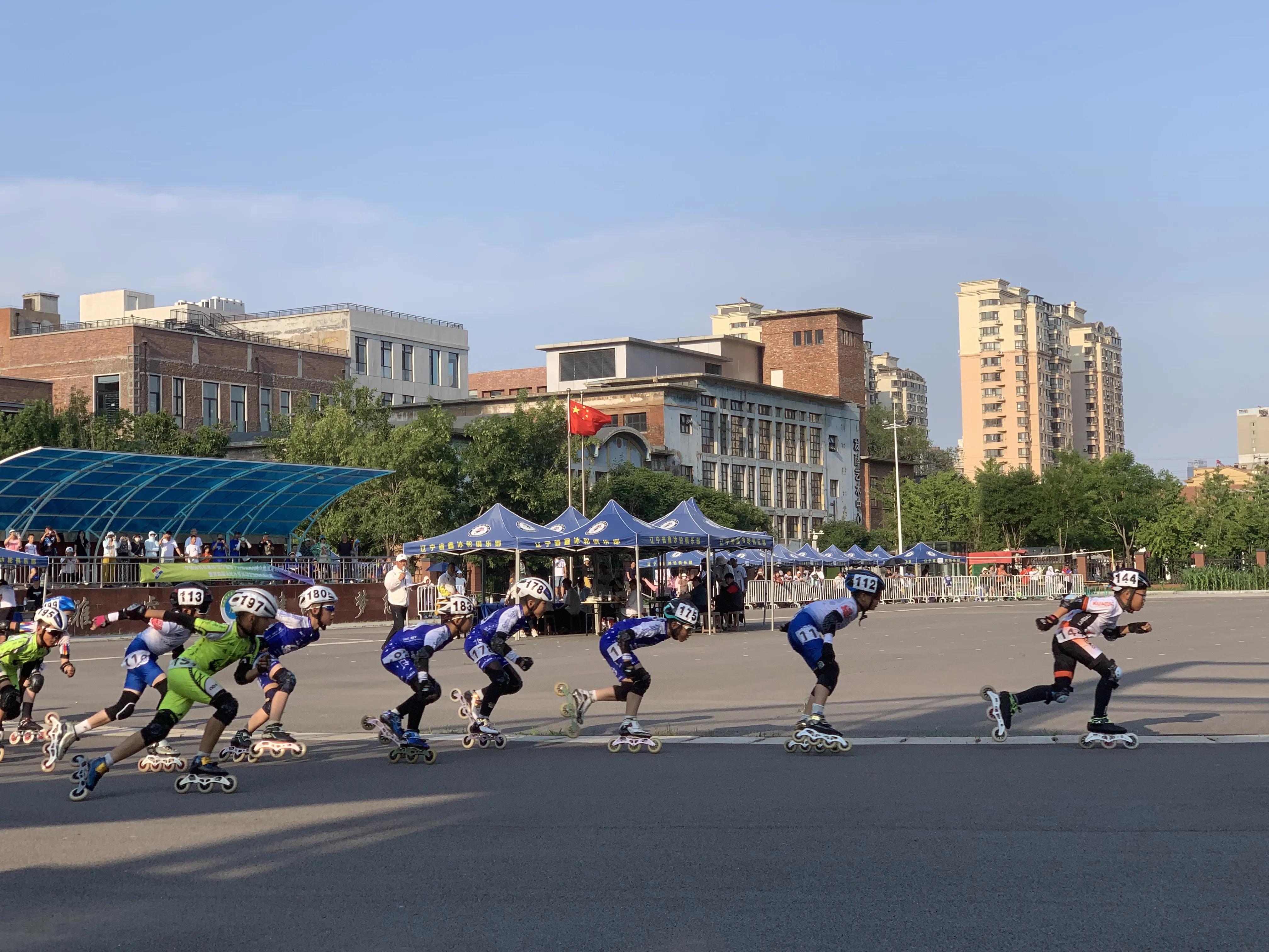 轮滑运动炫酷,轮滑起滑前准备动作