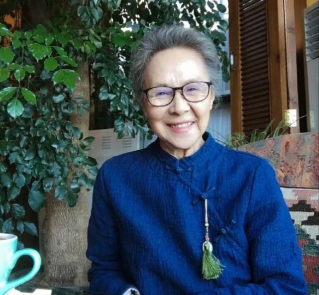 金鸡奖最佳女配角领奖,2023金鸡奖最佳女配角是谁