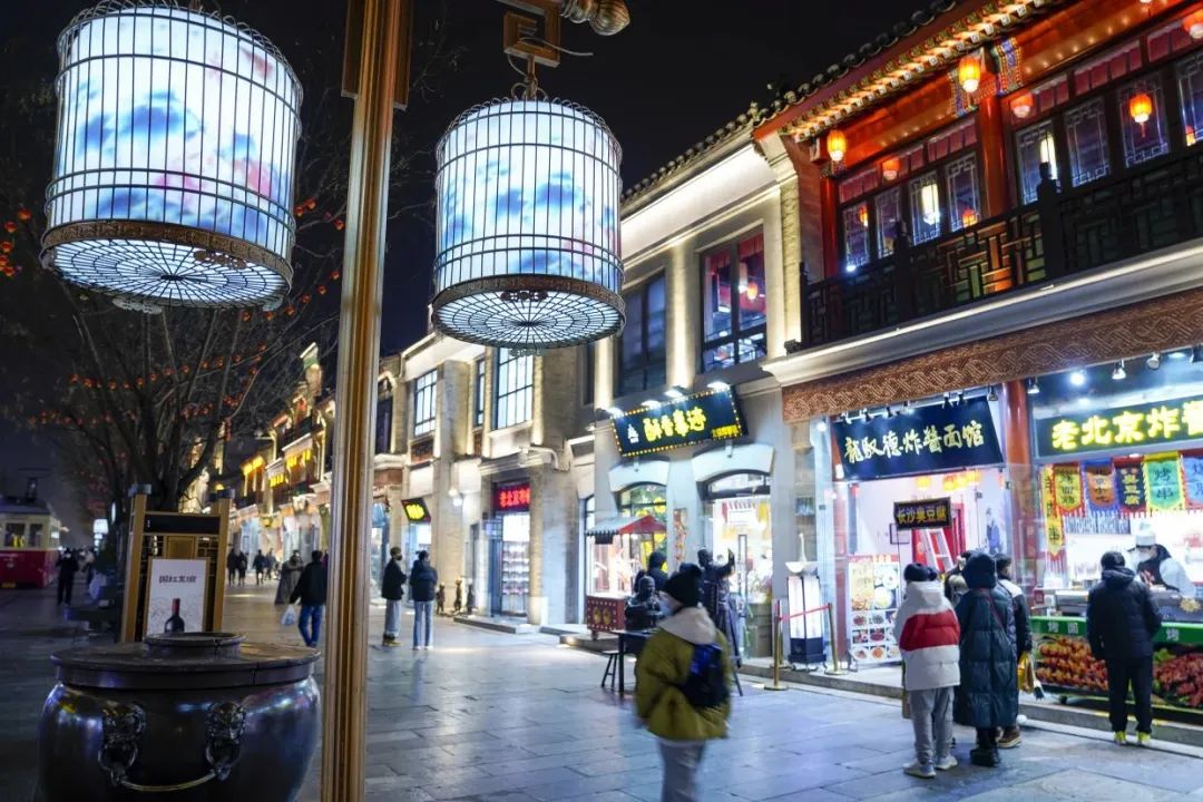 东城因你而美｜从凌晨到日暮，“亮”出年味儿的背后……