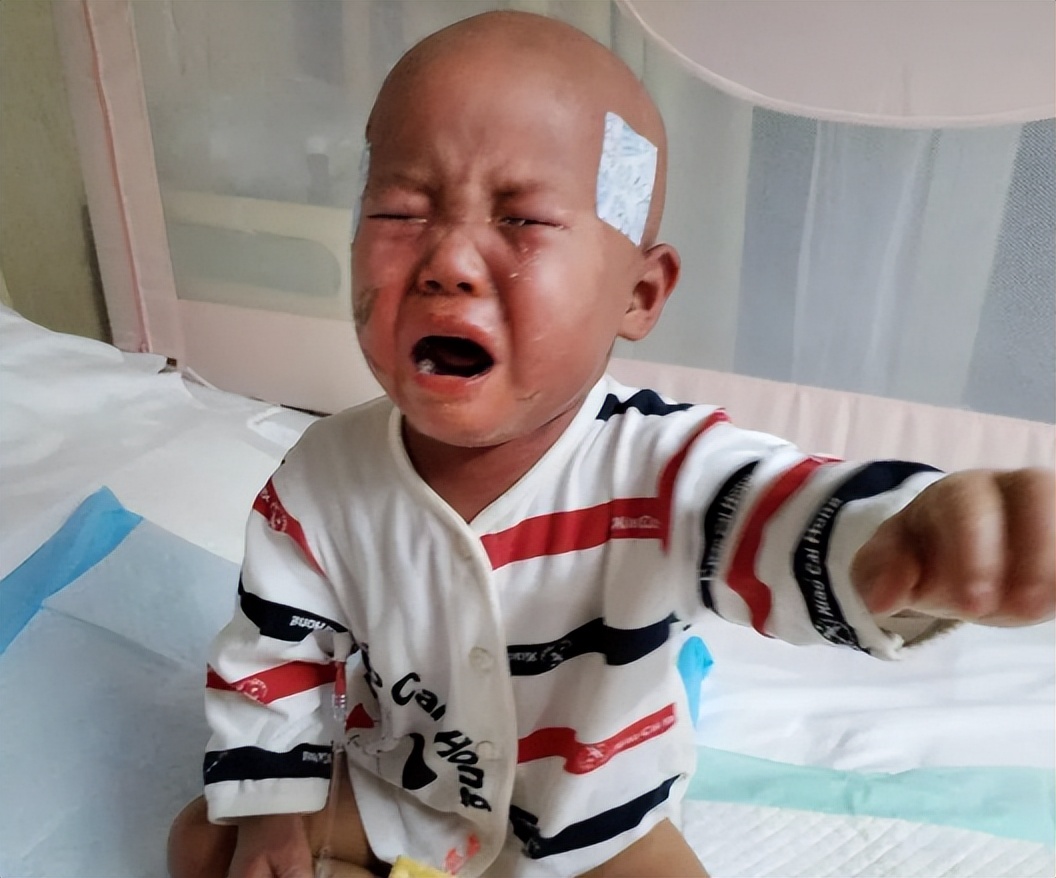 一对夫妇生出双胞胎,夫妻借22万生下试管双胞胎