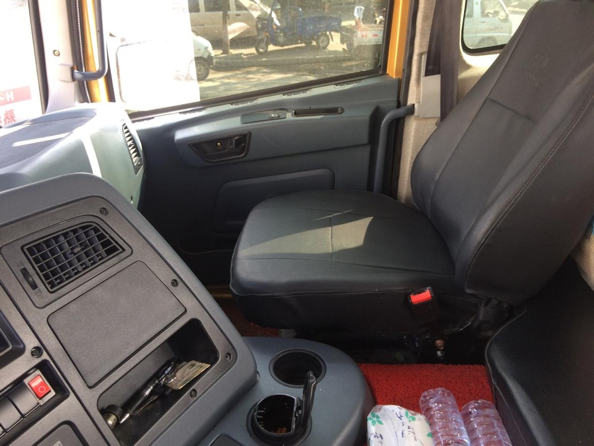 小镇故事脑瘫,小镇故事简介