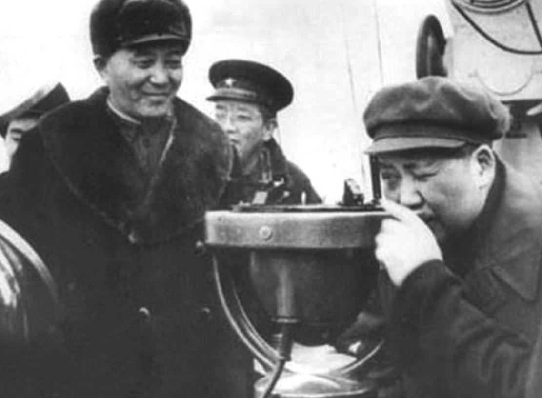 52年孔子玉陪毛主席参观孔府时，*世友许**坦言：孔家是几千年的贵族