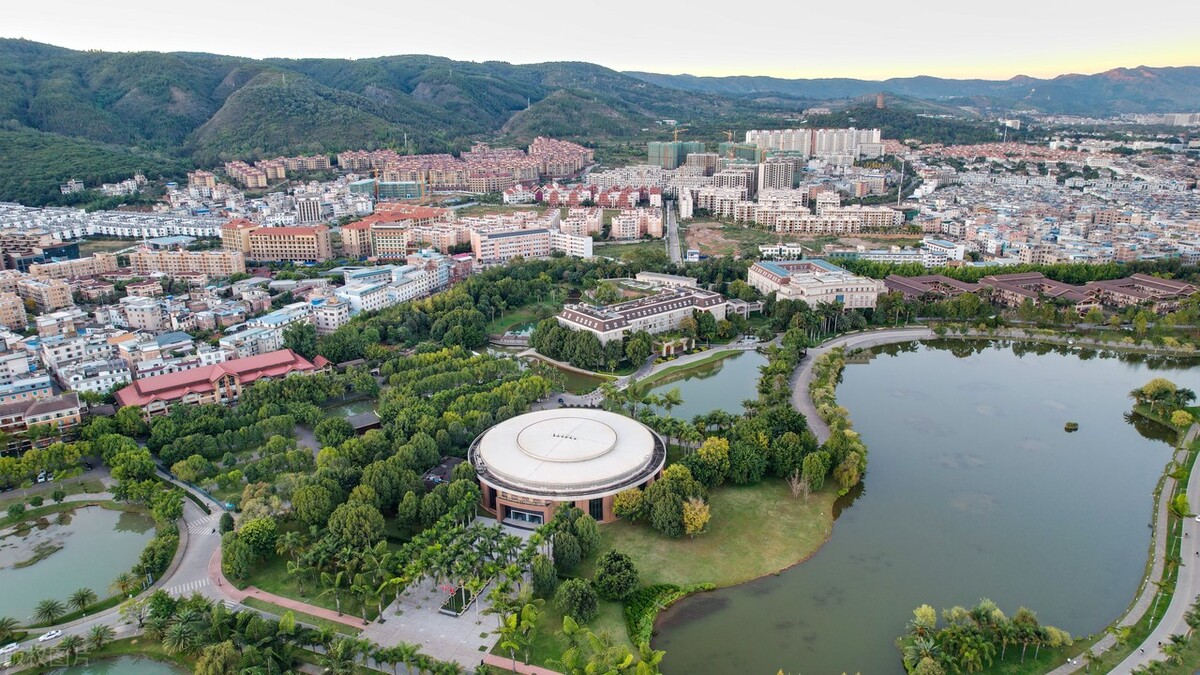 云南旅居一个月住哪合适风景最好,云南宜居的三四线小城