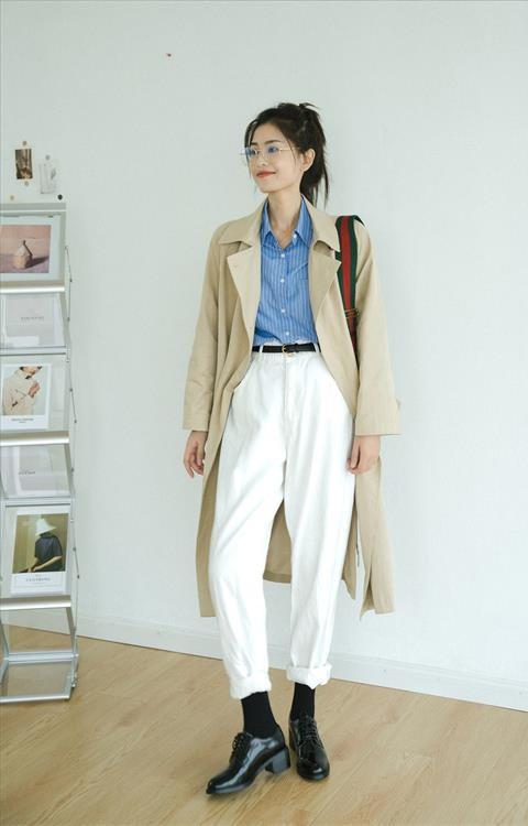 春天深蓝色风衣怎么搭配好看,春天军绿色的风衣配什么好看