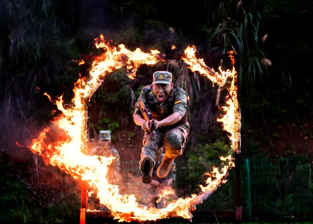 起床做一个快乐的人,起床做个积极向上乐观的女人