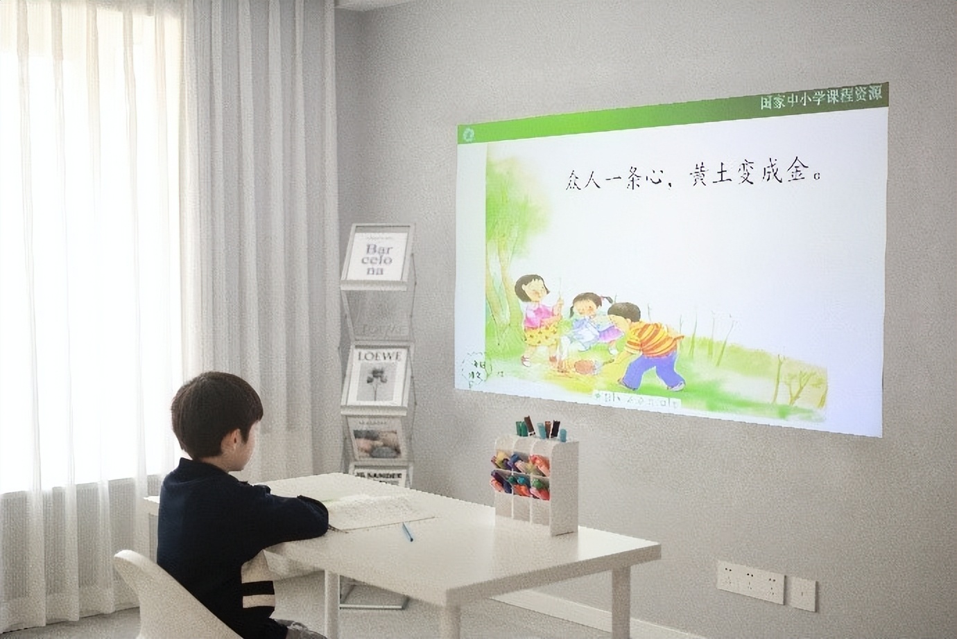 还在用iPad学习？我娃用投影仪，成绩一路”狂飙”羡煞隔壁大嫂